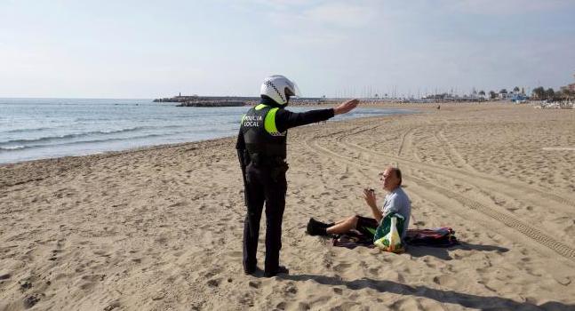 polizia spiaggia covid